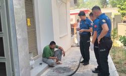 Annesine Sinirlendi Kendini Eve Kapatıp Yakmaya Çalıştı