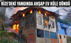 Rize'deki Yangında Ahşap Ev Küle Döndü