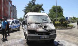 Samsun'da Seyir Halindeki Minibüs Alevlere Teslim Oldu