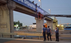Yarı Çıplak Şahıs Üst Geçitte Asılı Bulundu