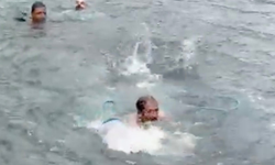 Uzungöl'e Düşen Çantayı Kurtarmak İçin Suya Atlayan 2 Arap Turistten 1'i Kurtuldu, Birisi Kayıp