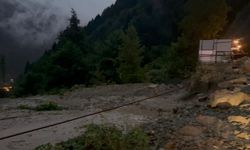 Trabzon'da Aşırı Yağış Nedeniyle Dere Taştı