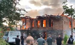 Artvin'de 2 Katlı Ev Alevlere Teslim Oldu