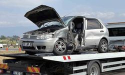 Bolu'da Hafif Ticari Araç İle Otomobil Çarpıştı: 6 Yaralı