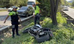 Motosiklet İle Kamyon Çarpıştı: 2 Yaralı