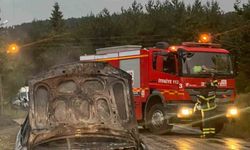 Seyir Halindeki Otomobil Alev Aldıktan Sonra Patladı