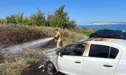 Sinop'ta Park Halindeki Otomobilin Motoru Alev Aldı
