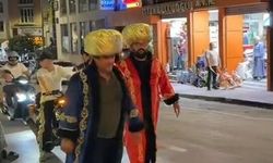 Sinop'ta Sokakta Padişah Kostümüyle Dolaştılar