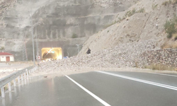 Oltu-artvin Yolu Sağanak Nedeniyle Trafiğe Kapandı
