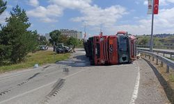 Samsun'da Cam Yüklü Tır Virajda Devrildi
