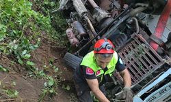Artvin'de Çay Kamyonu Devrildi: 1 Kişi Hayatını Kaybetti
