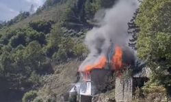 Trabzonda Yangın Çıkan Ev Küle Döndü