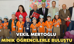 Vekil Mertoğlu Pazar'da Minik Öğrencilerle Buluştu