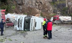 Karadeniz Sahil Yolu’nda dev kaya tehlikesi