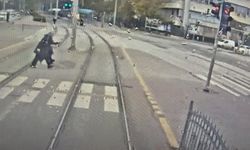 Kocaeli'de tramvayın altında kalan hayatını kaybetti