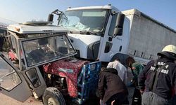 Traktör İle Tır Çarpıştı: 2 Ölü 1 Yaralı