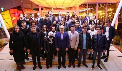 Başkan Metin, Gençlerle Söyleşi Yaptı