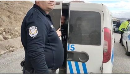 Polisin takibiyle yakalanan ehliyetsiz sürücü adliyede