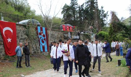 Ünlü Sanatçı Volkan Konak’ı Sevenleri Yalnız Bırakmıyor