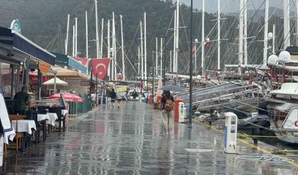 Marmaris baharı yağmurla uğurluyor