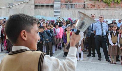 Elazığ’da 110 bin öğrenci ders başı yapacak