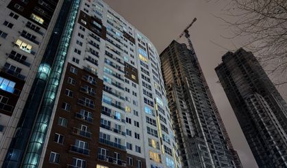 Bir Sitede 2 Kişi Silahla Vurulmuş Halde Ölü Bulundu