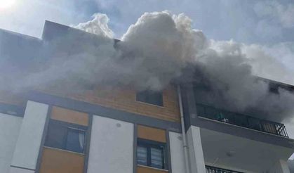 Antakya'da alevlere teslim olan ev kullanılmaz hale geldi