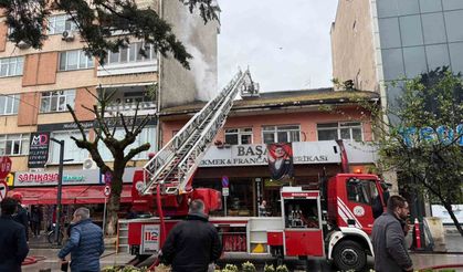 Fırının bacası tutuştu: 3 kişi dumandan etkilendi