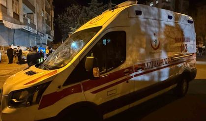 Eşini Ve Kızını Silahla Yaraladı, Kahvehaneye Gidip Kendini İhbar Etti