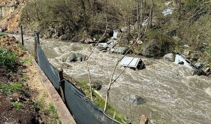 Giresun'da Otomobil Dereye Uçtu!