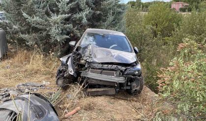 Kontrolden Çıkan Otomobil Ağaca Girdi: 4 Yaralı