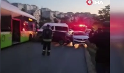 Virajı Alamayan Otobüs Trafikte Dehşet Saçtı