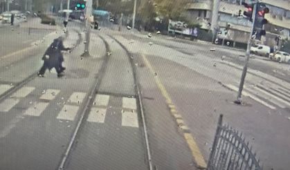 Kocaeli'de tramvayın altında kalan hayatını kaybetti