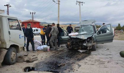 İki Kamyonetin Karıştığı Kazada 1 Ölü 2 Yaralı