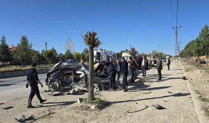 Otomobil İle Kamyonet Birbirine Girdi: 5 Yaralı