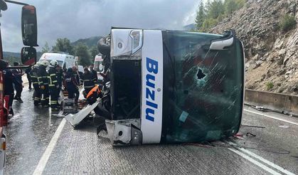 Yolcu Otobüsü Devrildi: 1 Ölü 7 Yaralı