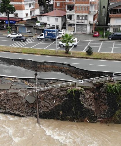 Hopa’da Çöken Yol Havadan Görüntülendi