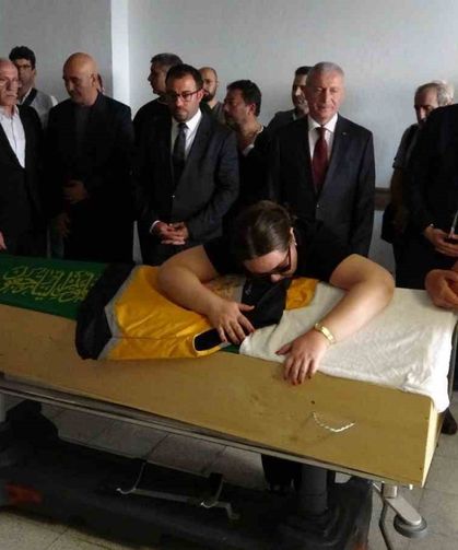 Düğününe 3 ay kalmıştı...Nişanlısı tabutuna sarılarak gözyaşı döktü