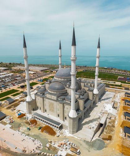 Doğu Karadeniz'in en büyük camisi Trabzon'da ibadete açıldı