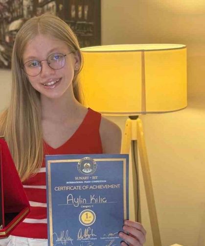 9 Yaşında Lise Diploması Aldı