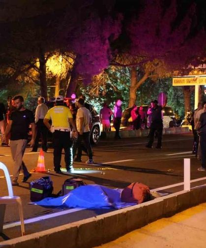 Düğünden Çıkıp Hayatını Kaybetti, Cenaze Yerdeyken Düğün Eğlencesi Devam Etti