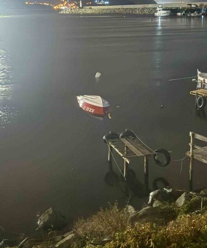 Zonguldak’ta hortum çıktı, balıkçı teknesi battı