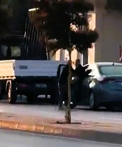 Okul Müdürünü Vuran Kantincinin 17 Yaşındaki Oğlu Aranıyor
