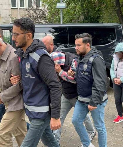 Samsun’da Tefecilik Ve Silah Ticaretinden 3 Kişi Adliyeye Sevk Edildi