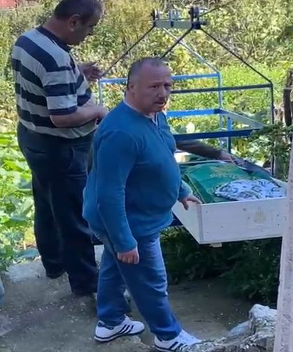 Yol Bulunmayan Mahallede Cenaze Teleferikle Mezarlığa Taşındı