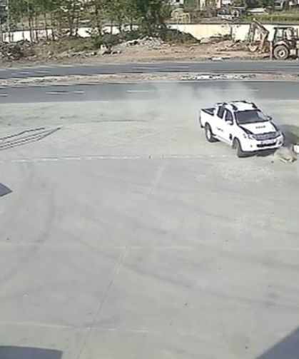 Artvin’de Akaryakıt İstasyonu Çalışanına Kamyonet Çarptı