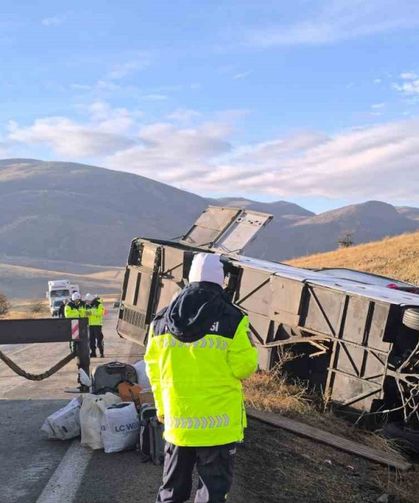 Otobüs Kazasında Ölenlerin Kimlik Tespit Çalışmaları Sürüyor