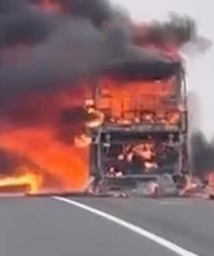 Seyir Halindeki Yolcu Otobüsü Alev Alev Yandı: 25 Yolcu Son Anda Kurtuldu