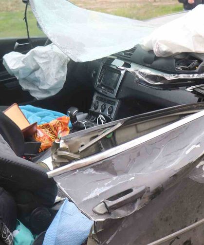 Tıra Arkadan Çarpan Araç Kağıt Gibi Ezildi: 1 Ölü, 1 Yaralı