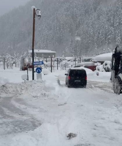 Uzungöl'de Kar Kalınlığı 1 Metreyi Aştı